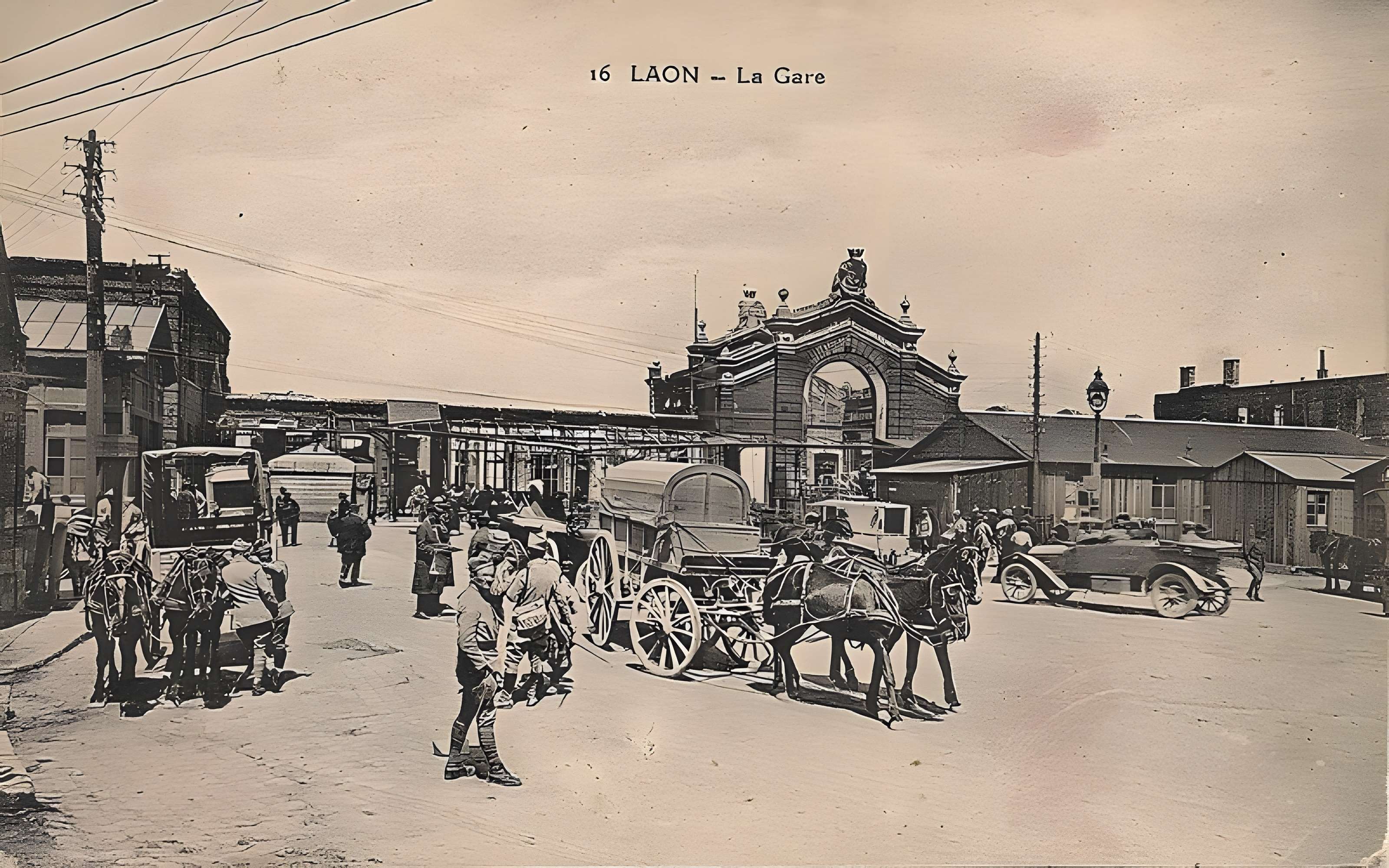 Rotonde et halle-atelier ferroviaires