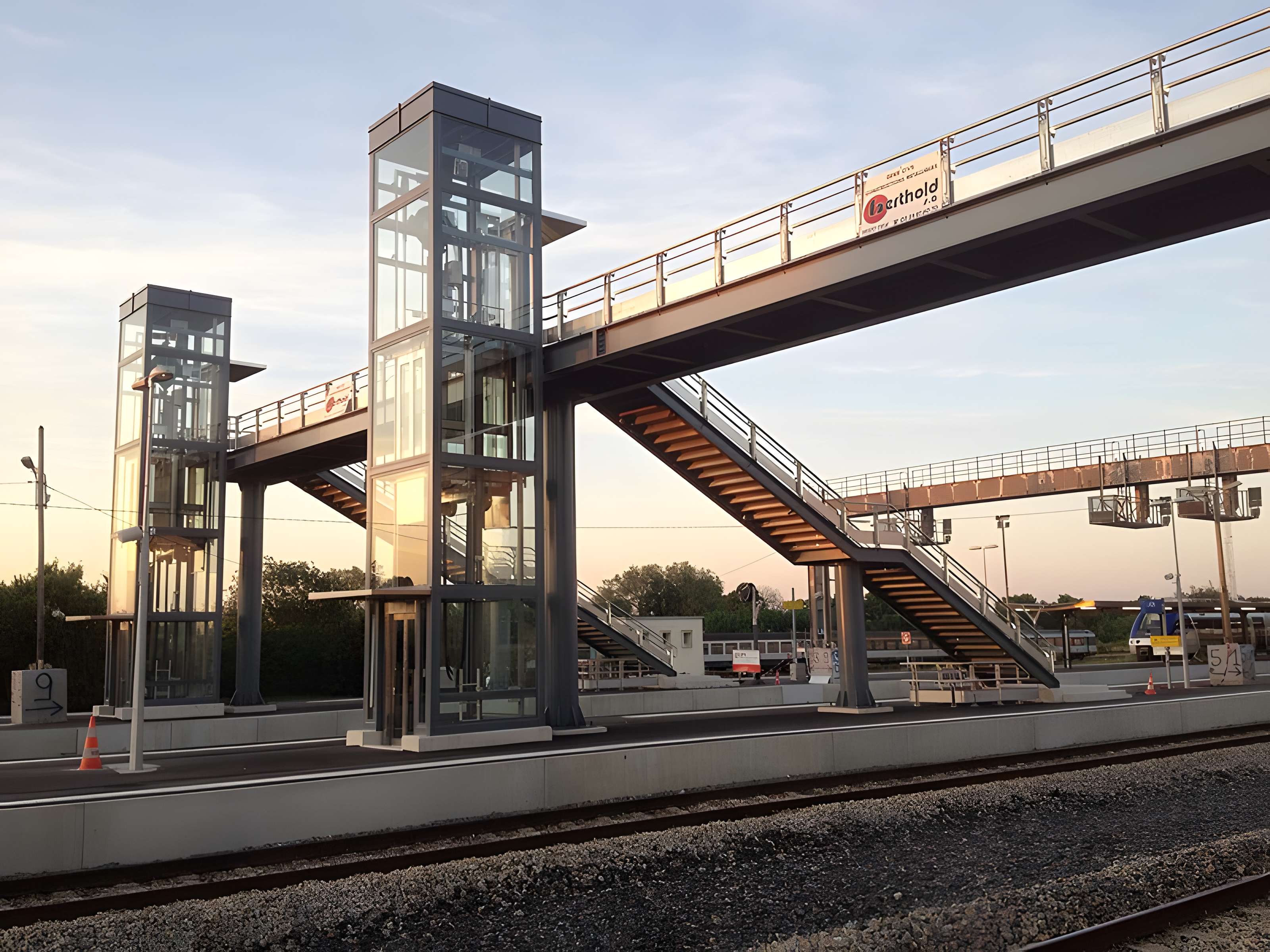 Rotonde et halle-atelier ferroviaires