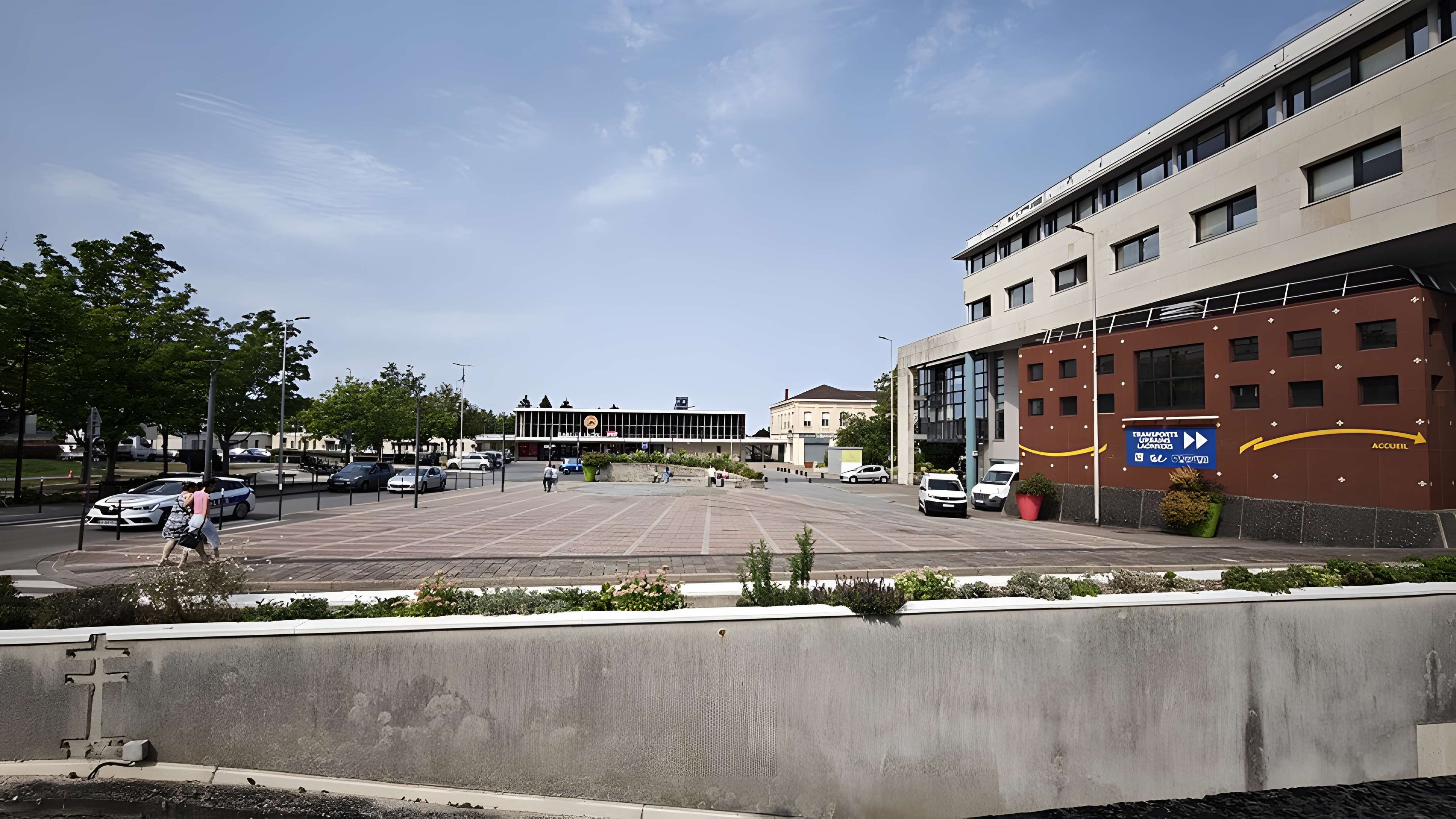 Rotonde et halle-atelier ferroviaires