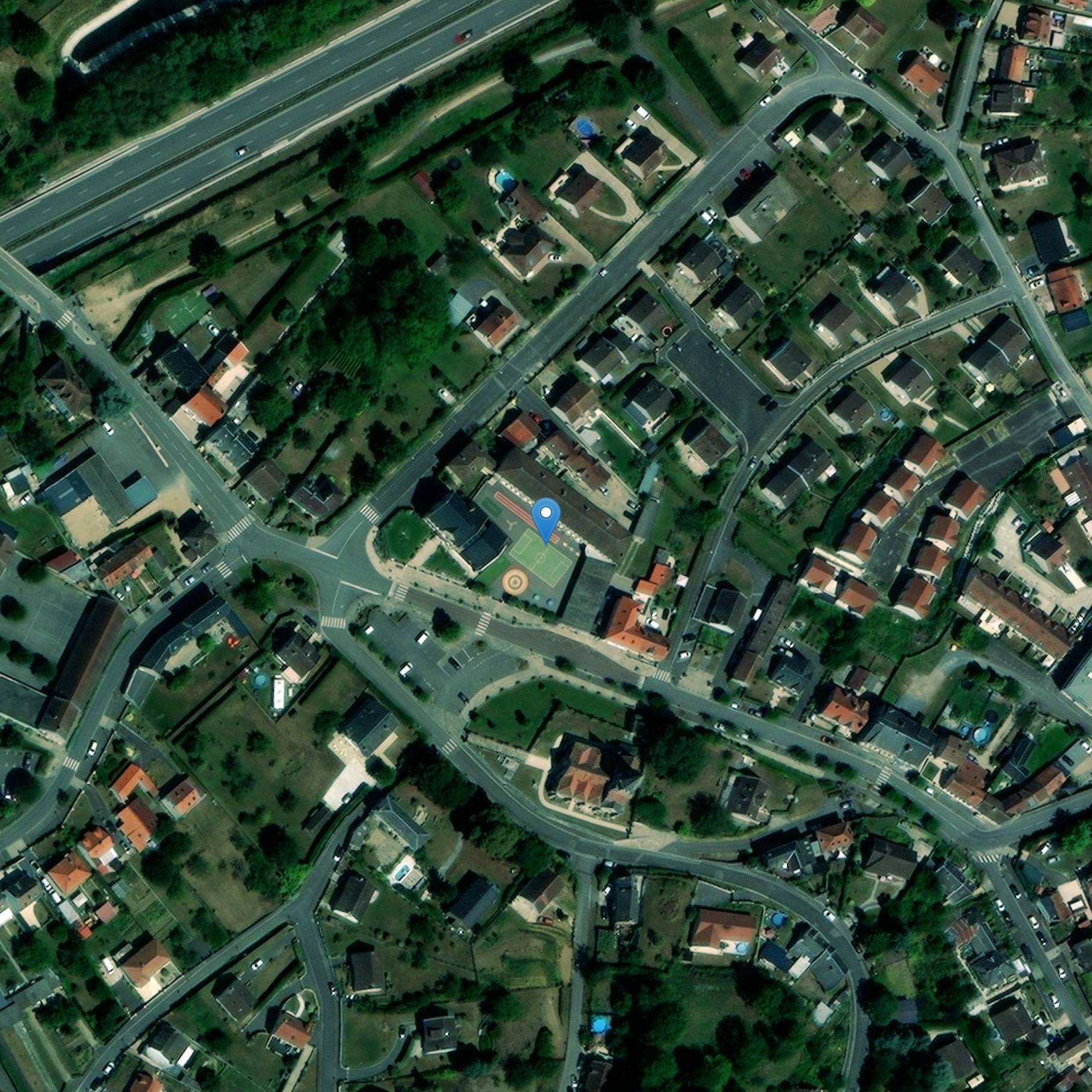 Photo de Source houses and aqueduct (also on town of Belleu)