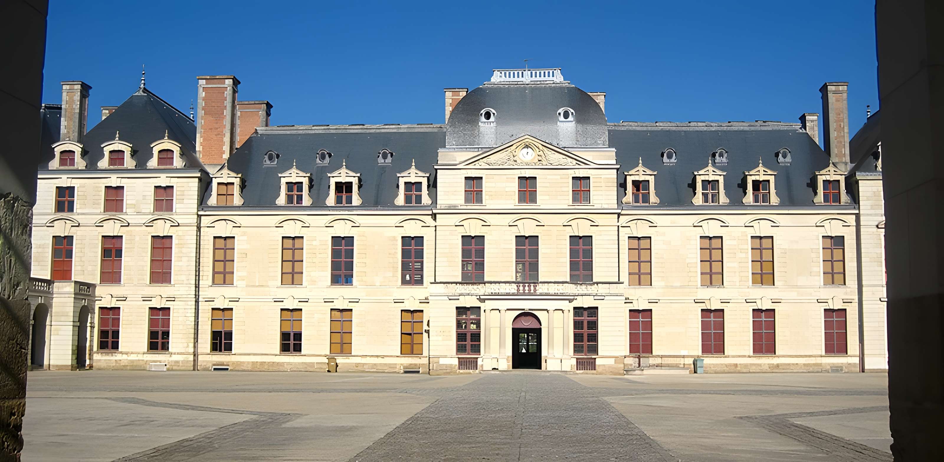 Château des ducs de La Trémoille