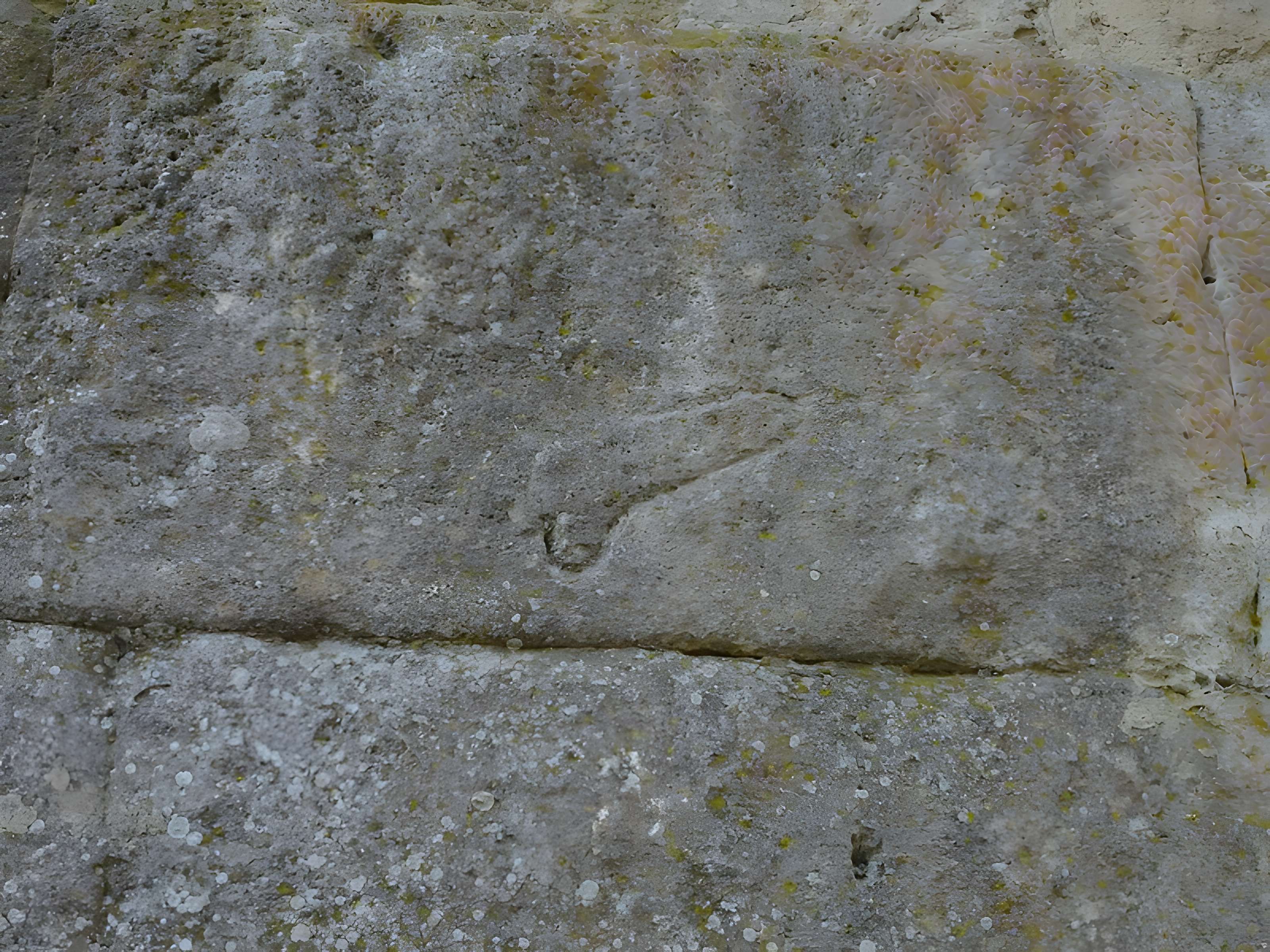 Pont ancien sur le ravin de Buès (également sur commune de Lurs)