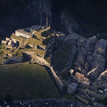 Anciennes fortifications de la Ville Haute