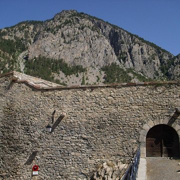 Anciennes fortifications de la Ville Haute
