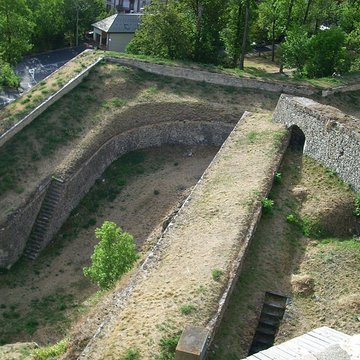 Anciennes fortifications de la Ville Haute