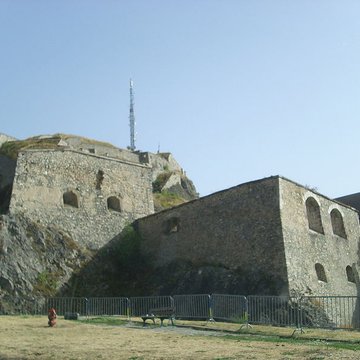 Anciennes fortifications de la Ville Haute