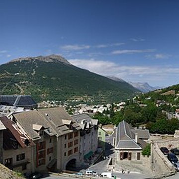 Anciennes fortifications de la Ville Haute