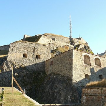Anciennes fortifications de la Ville Haute