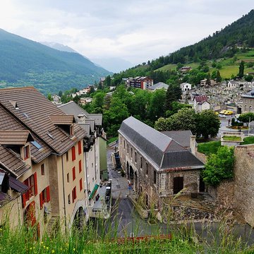 Anciennes fortifications de la Ville Haute