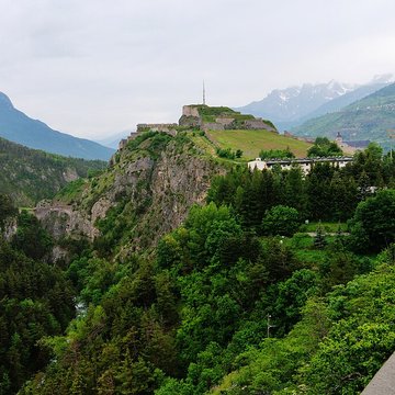 Anciennes fortifications de la Ville Haute