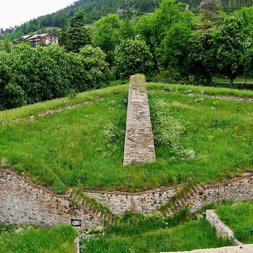 Anciennes fortifications de la Ville Haute