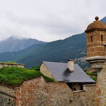 Anciennes fortifications de la Ville Haute