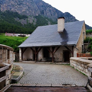 Anciennes fortifications de la Ville Haute