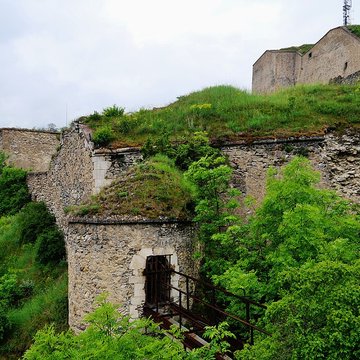 Anciennes fortifications de la Ville Haute