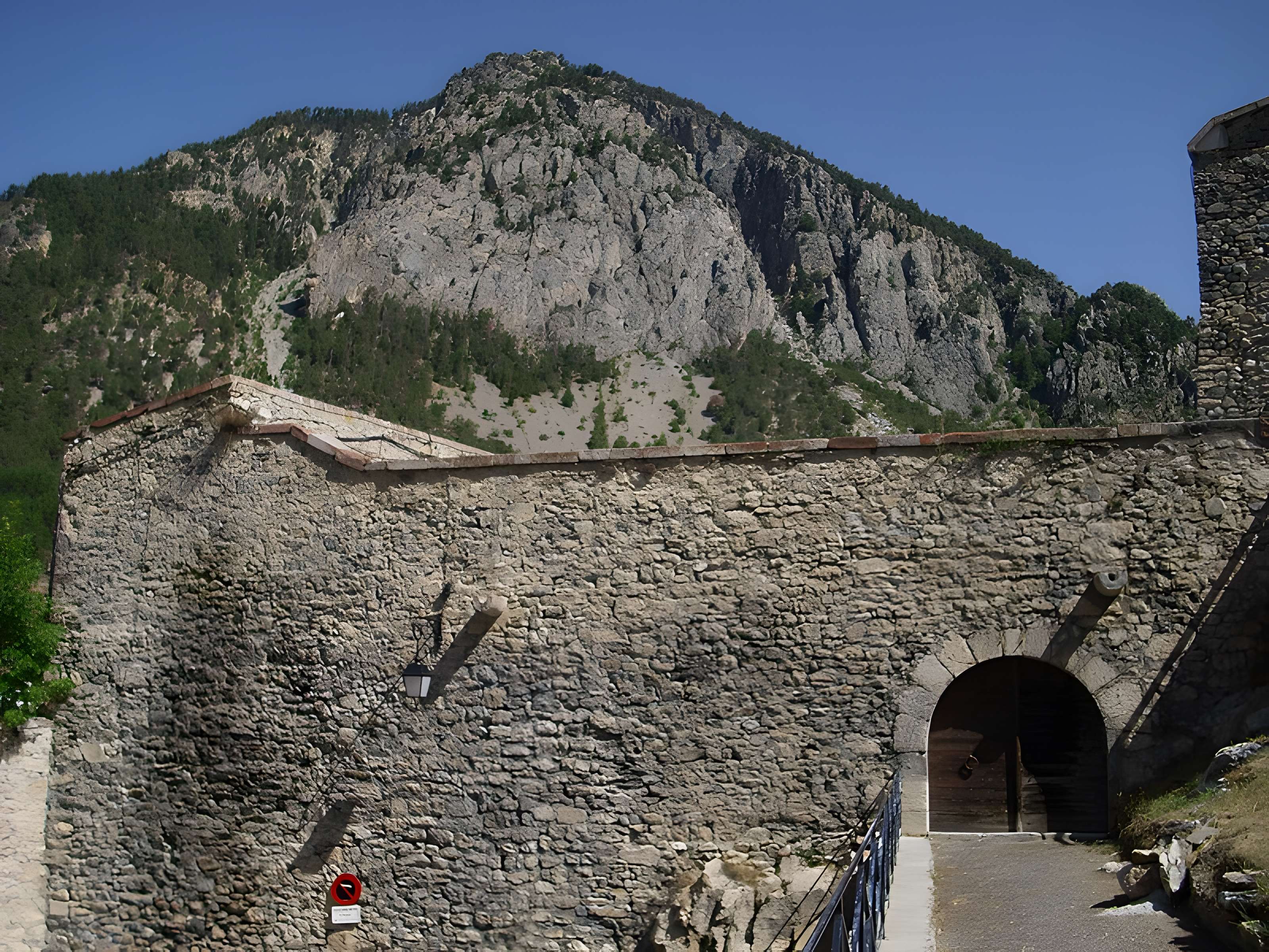 Anciennes fortifications de la Ville Haute