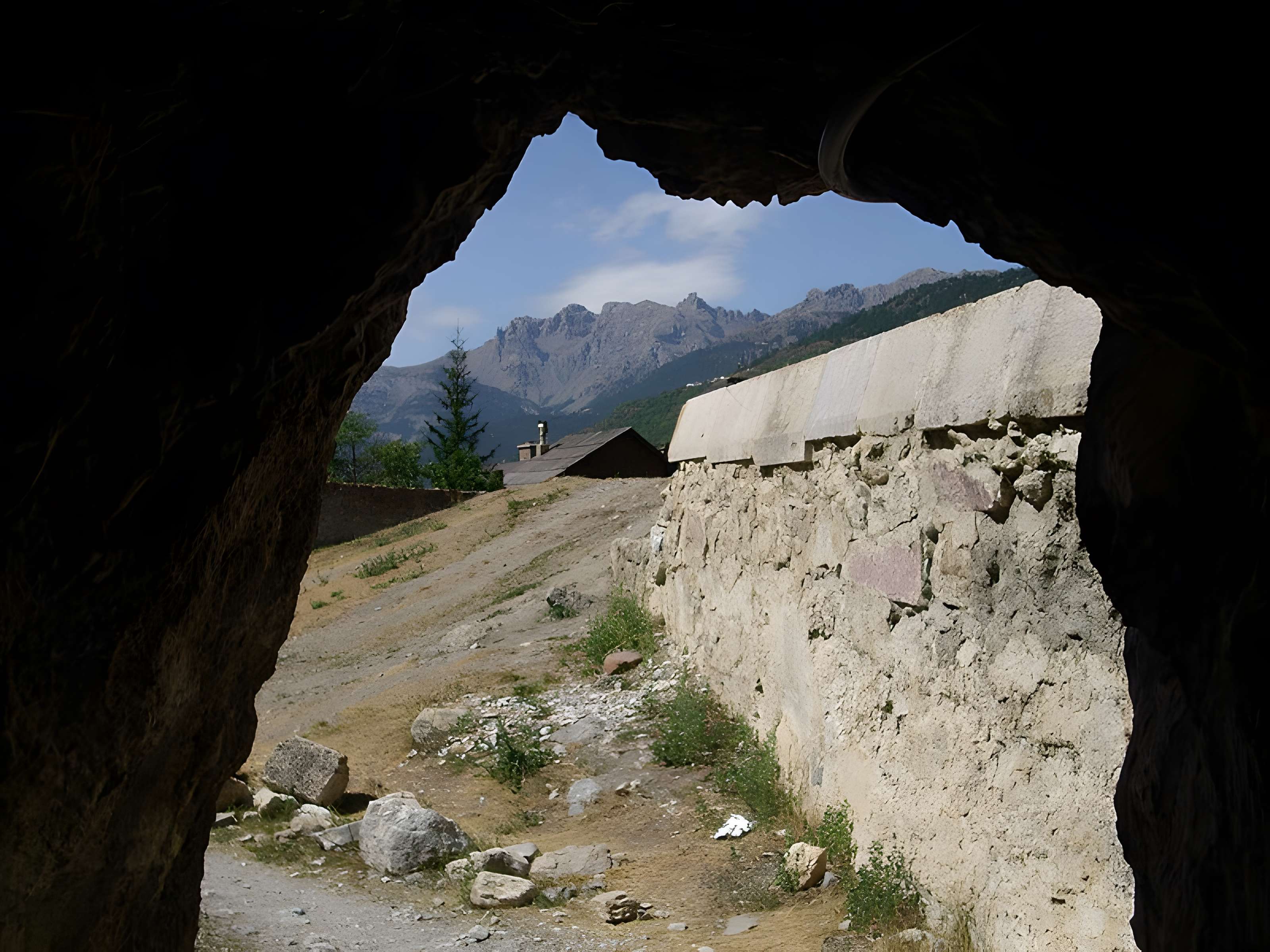 Anciennes fortifications de la Ville Haute