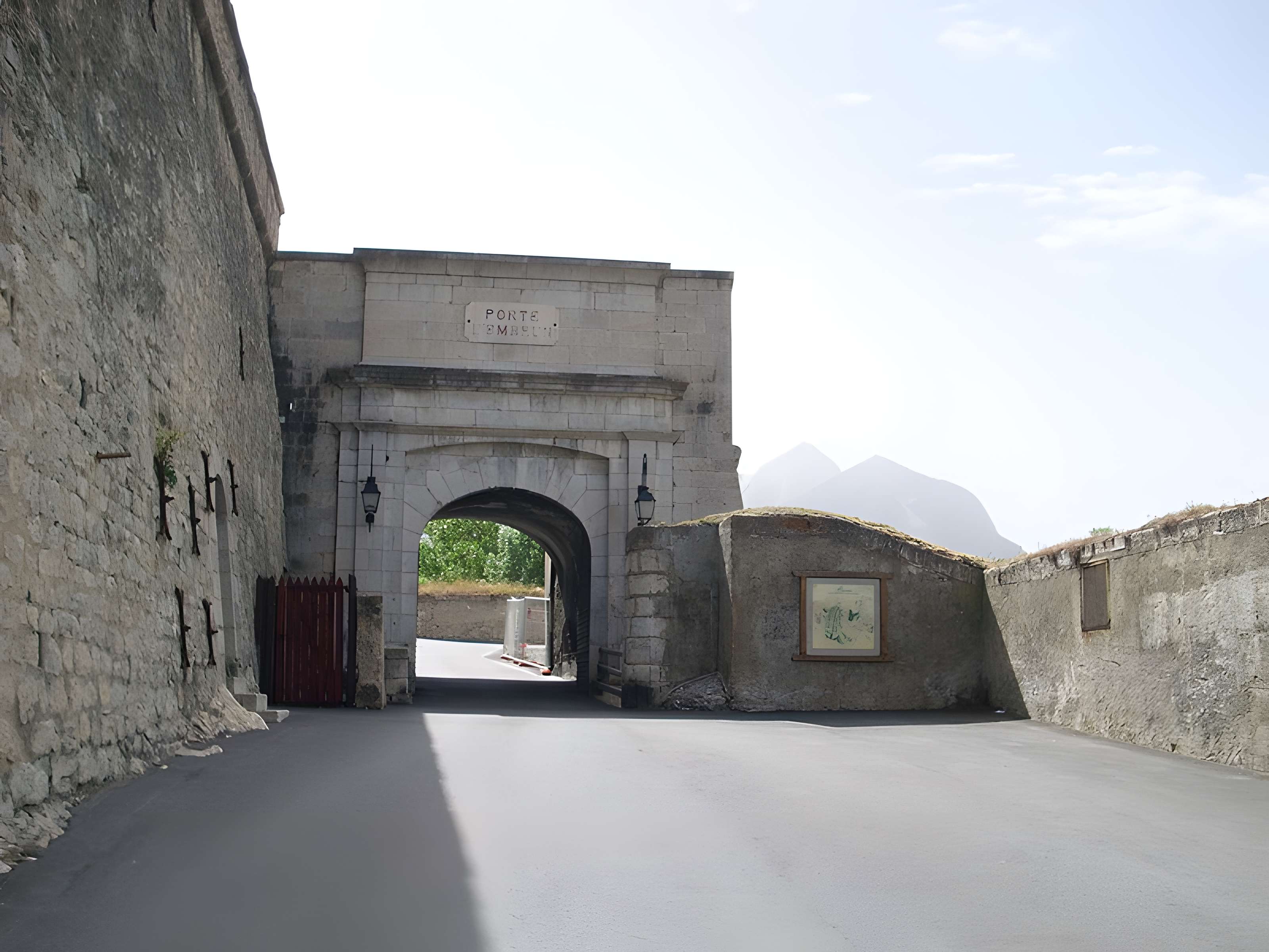 Anciennes fortifications de la Ville Haute