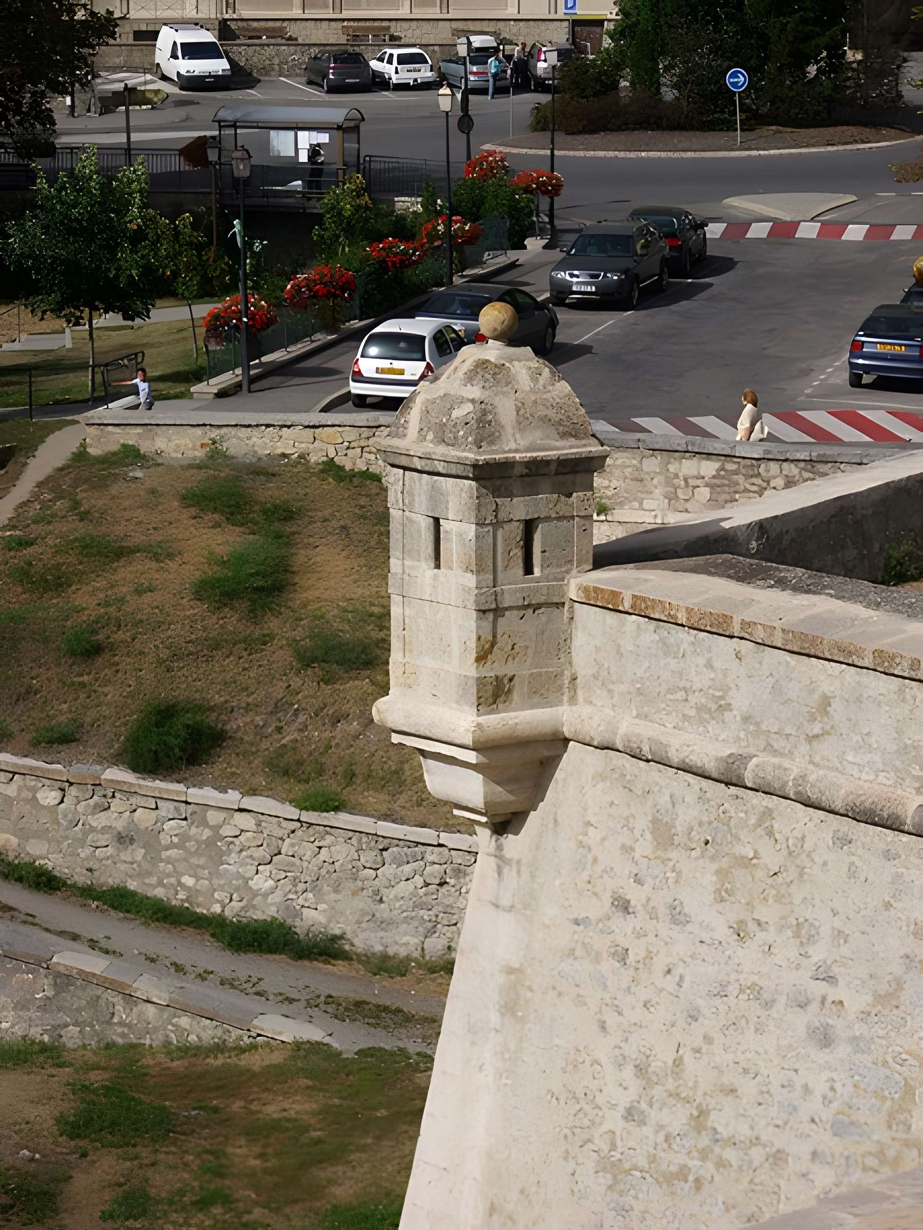 Anciennes fortifications de la Ville Haute