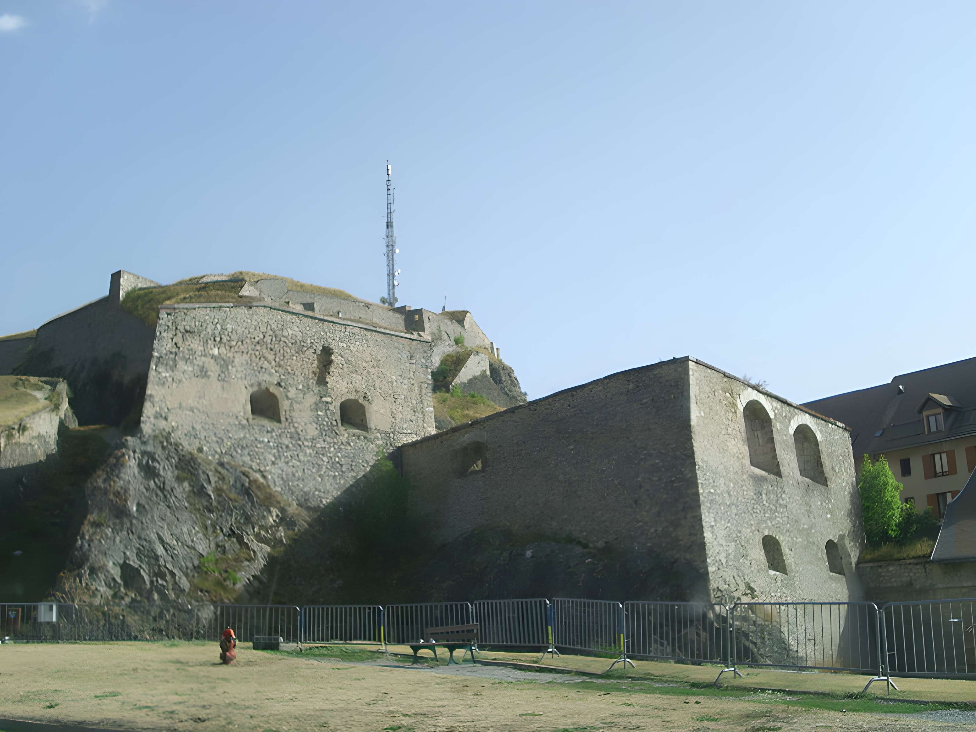Anciennes fortifications de la Ville Haute