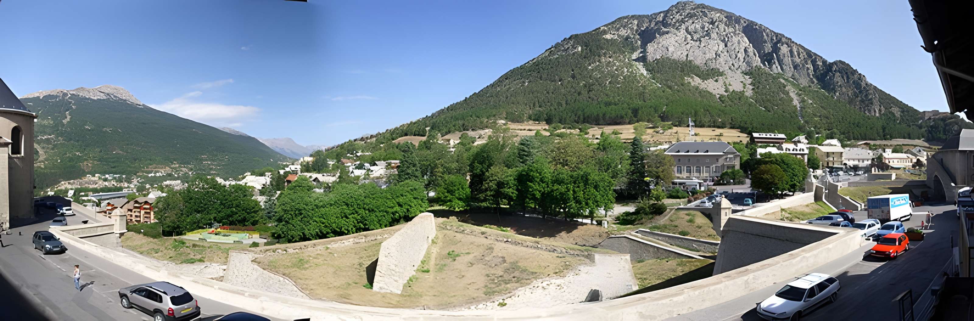 Anciennes fortifications de la Ville Haute