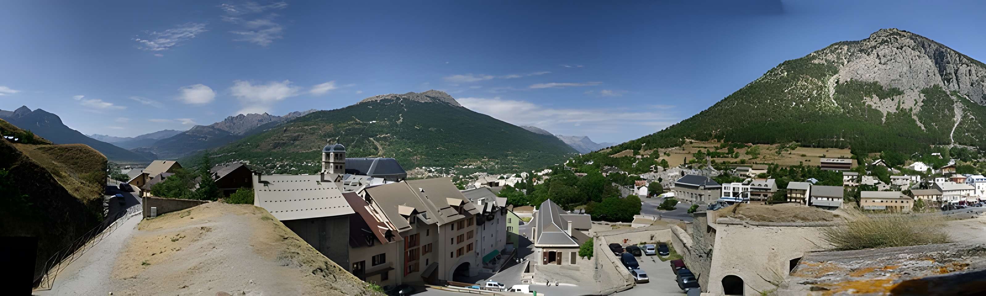 Anciennes fortifications de la Ville Haute