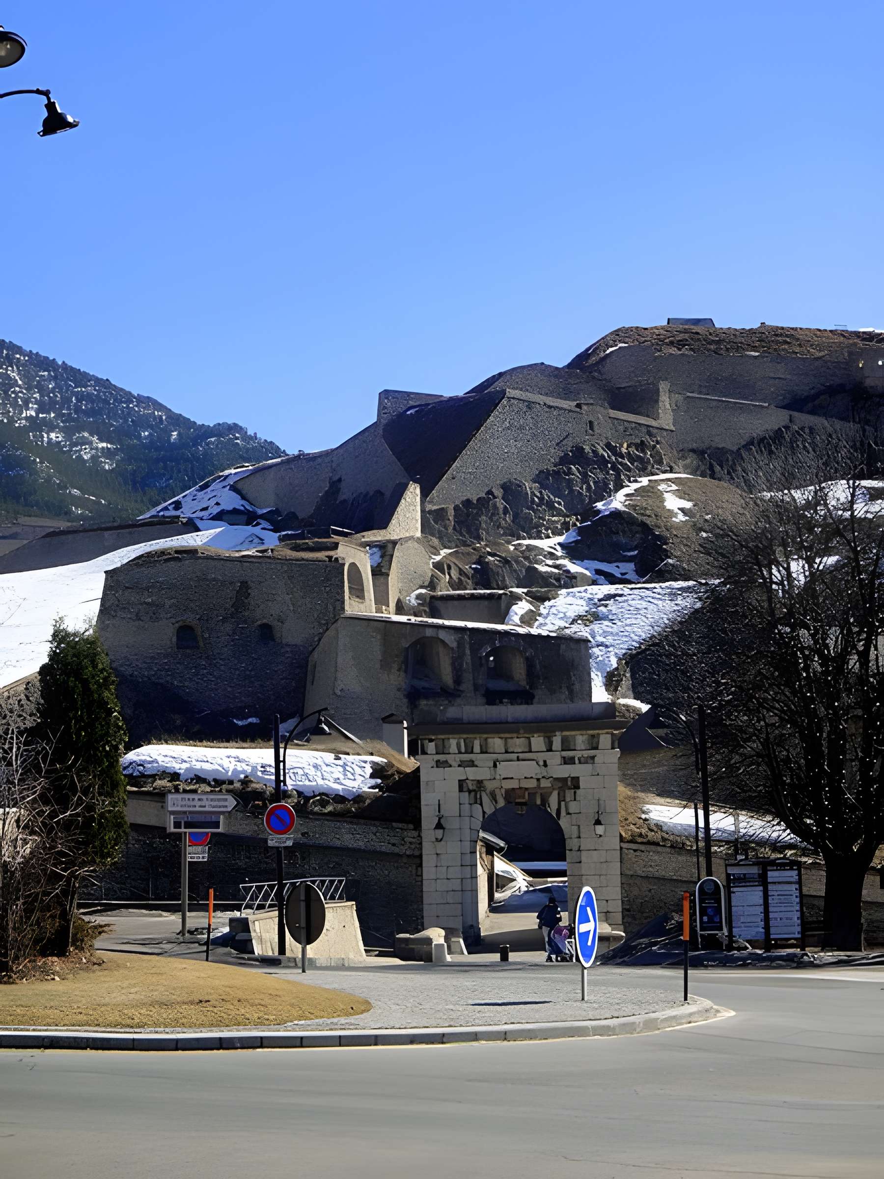 Anciennes fortifications de la Ville Haute