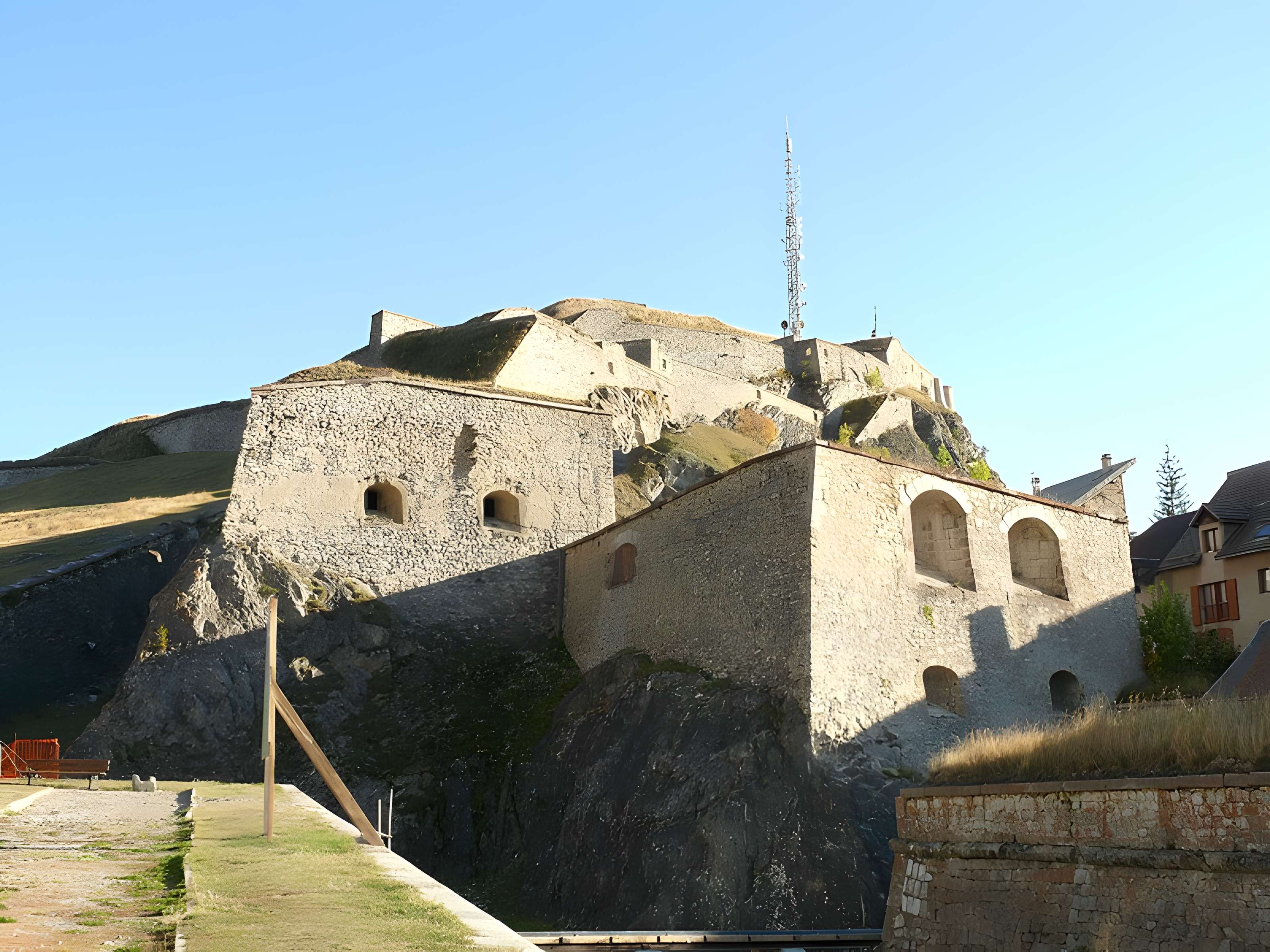 Anciennes fortifications de la Ville Haute