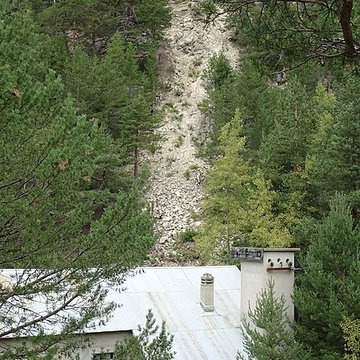 Téléphérique militaire de Terre Rouge ou des Gondrans