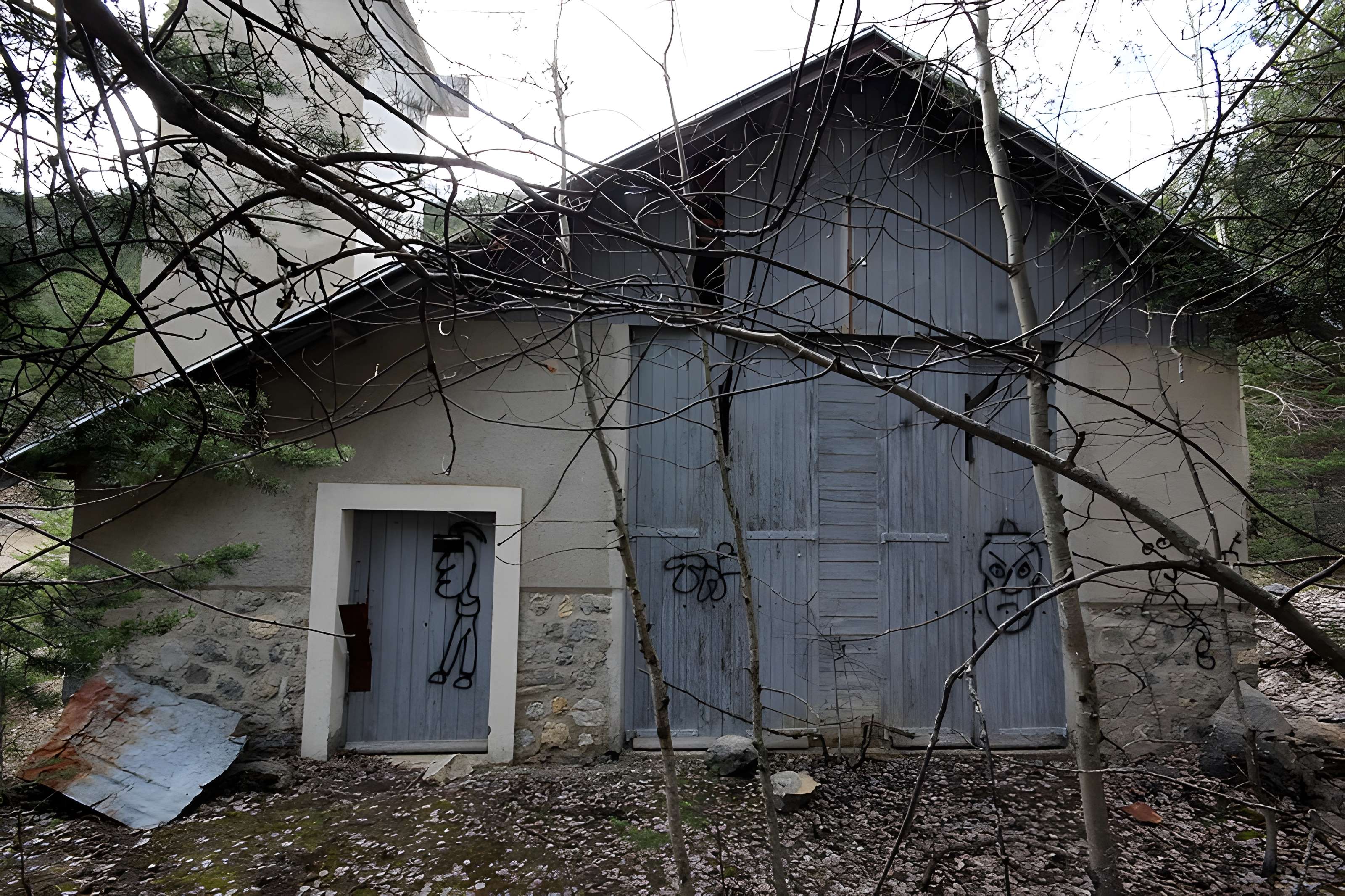 Téléphérique militaire de Terre Rouge ou des Gondrans