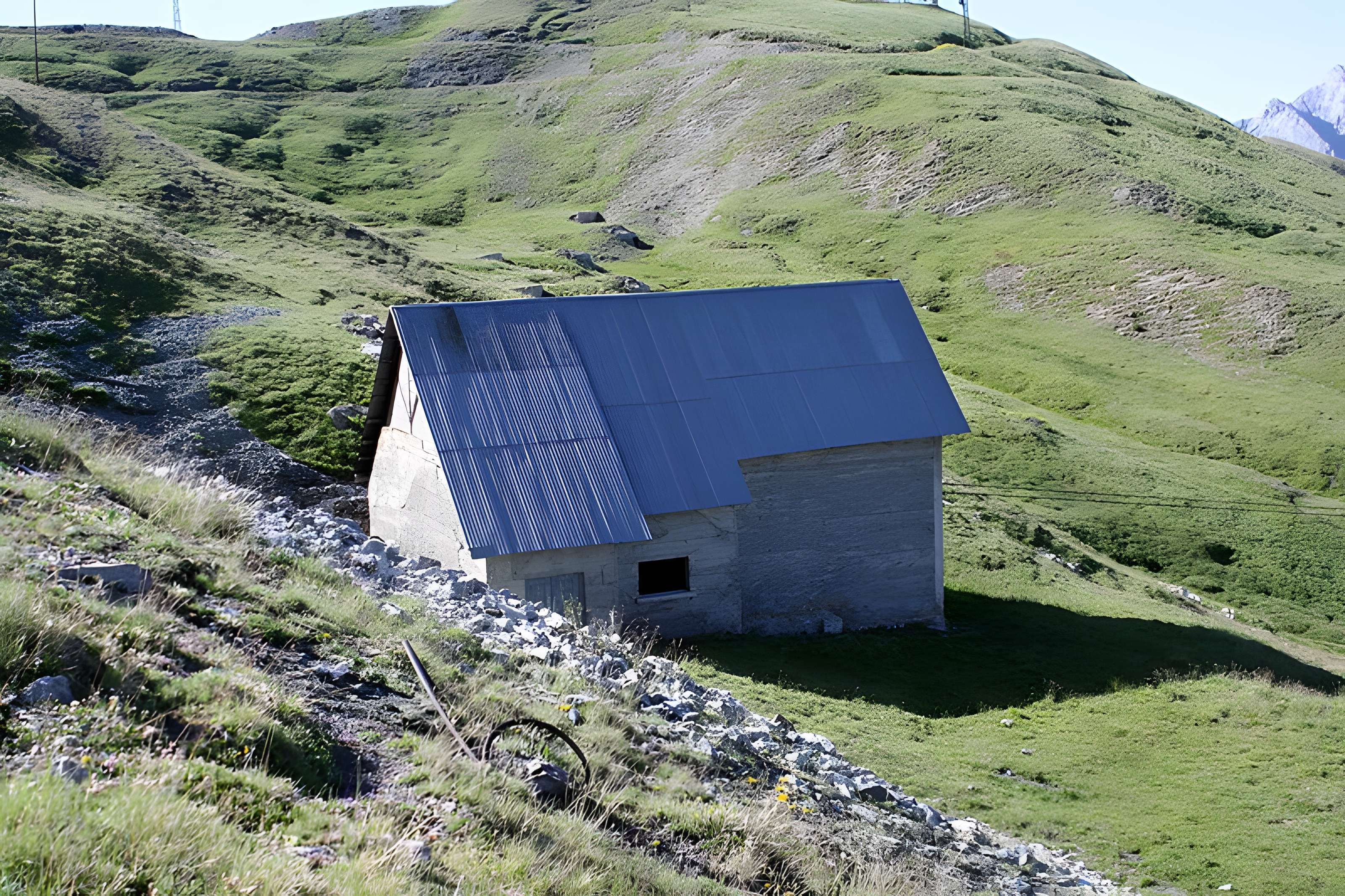 Téléphérique militaire de Terre Rouge ou des Gondrans