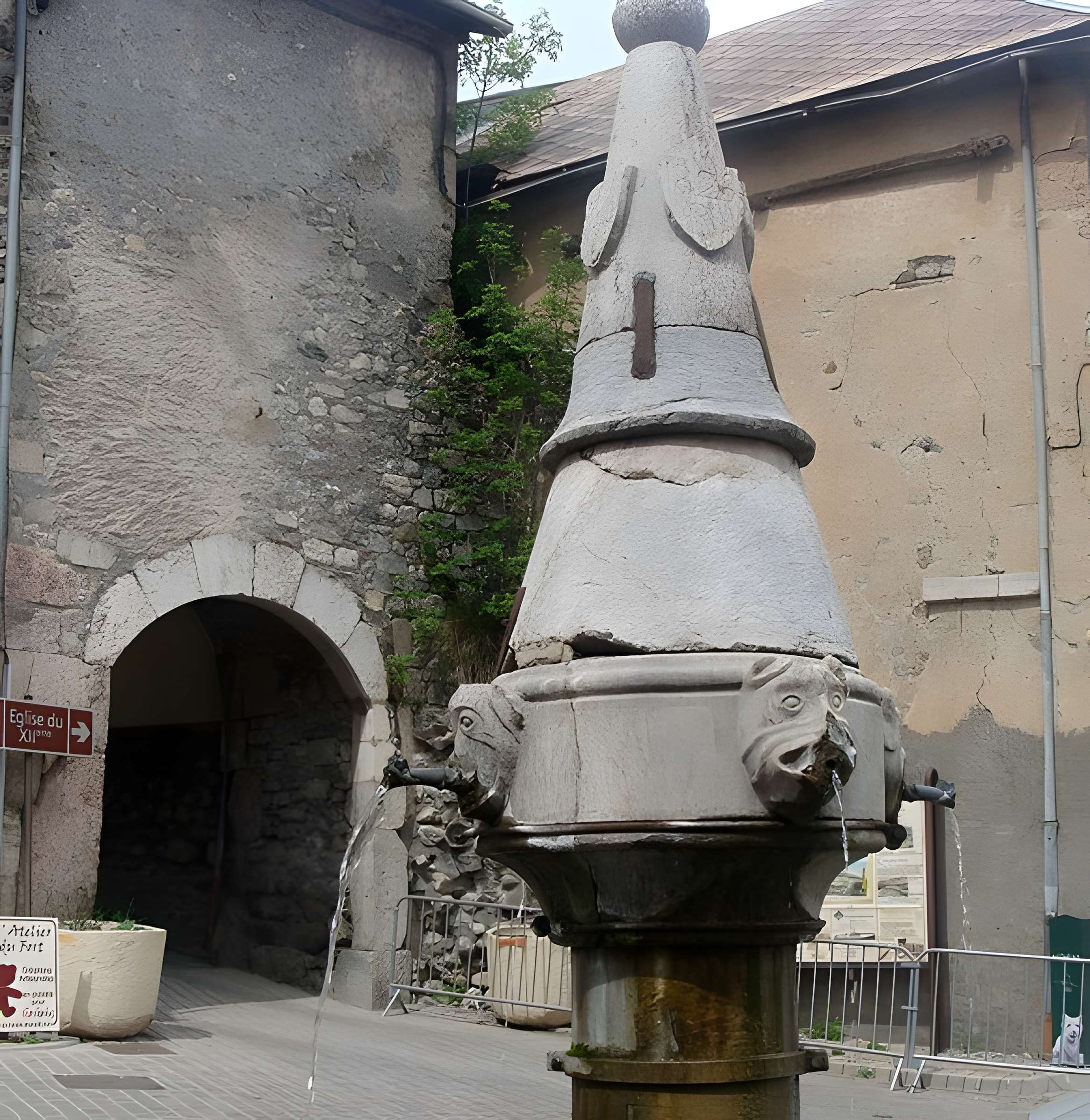 Fontaine sur la place