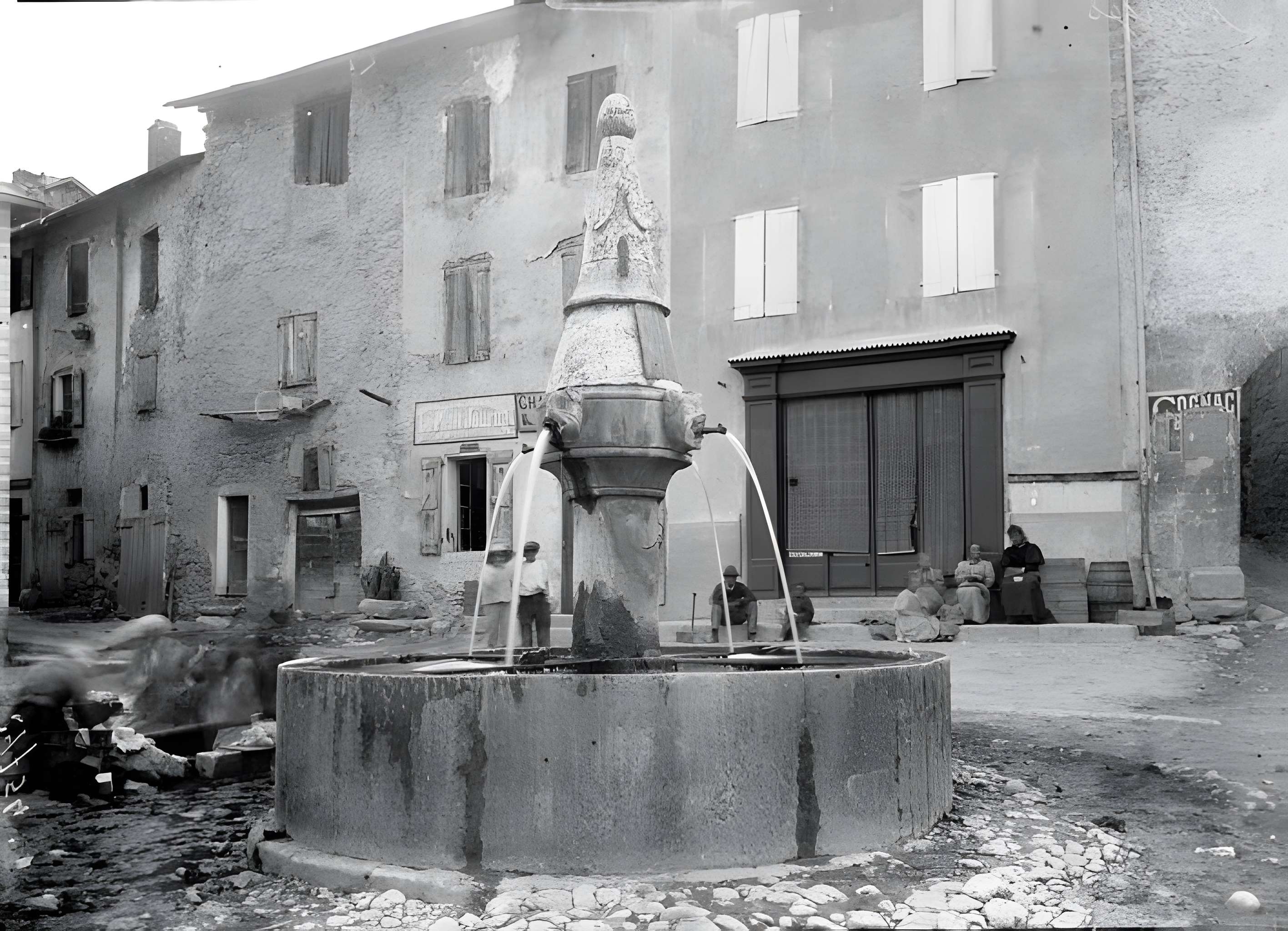 Fontaine sur la place