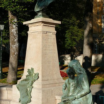 Monument à Clovis Hugues