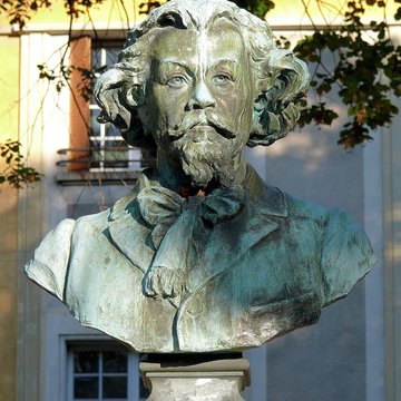 Monument à Clovis Hugues
