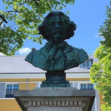 Monument à Clovis Hugues