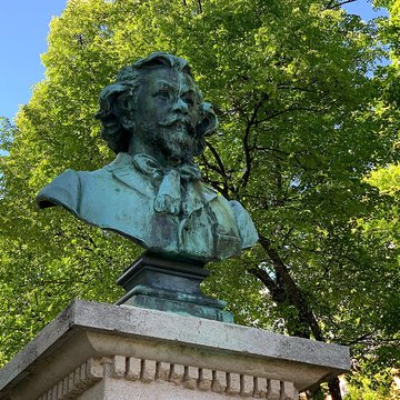 Monument à Clovis Hugues