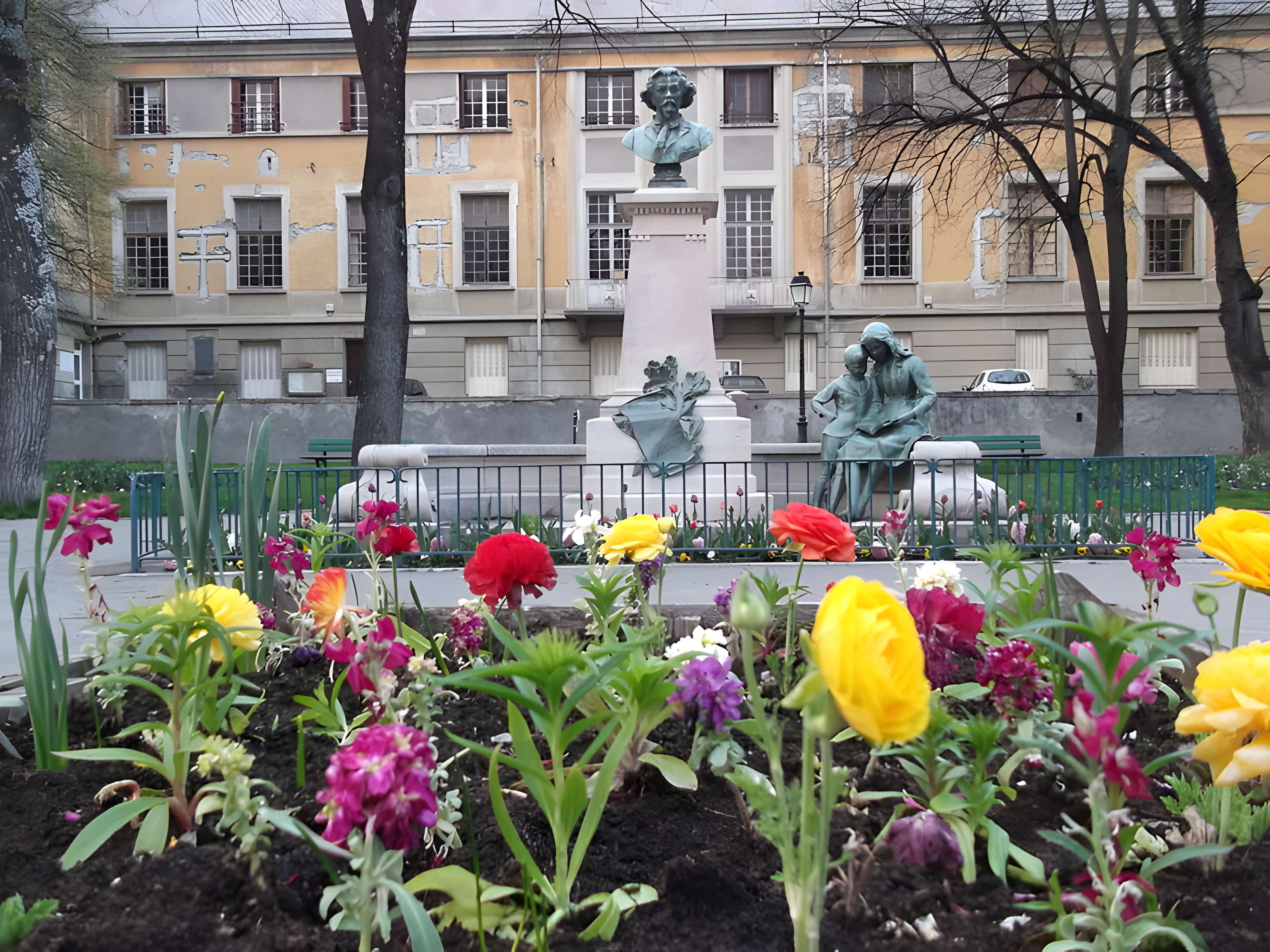 Monument à Clovis Hugues