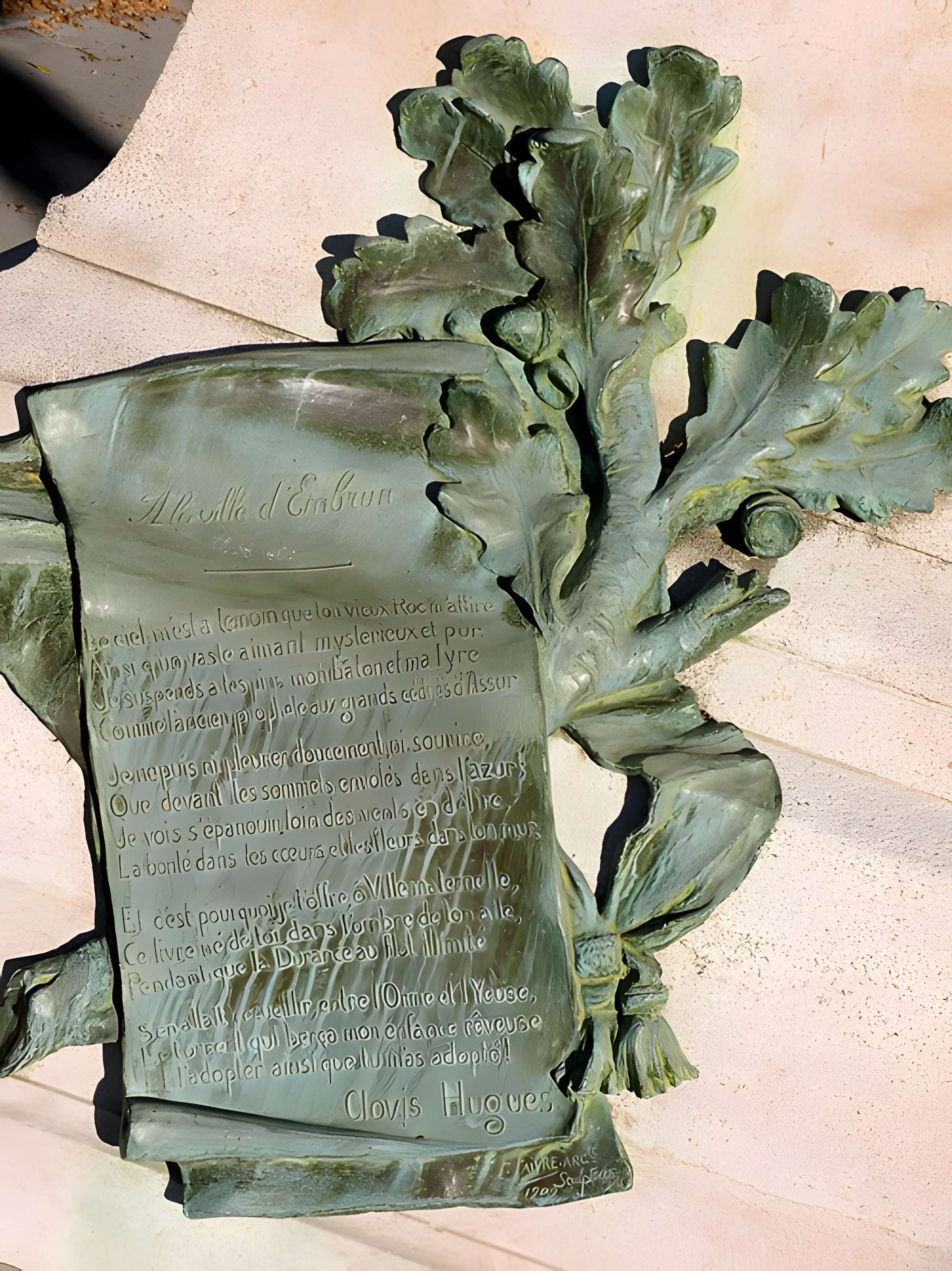 Monument à Clovis Hugues