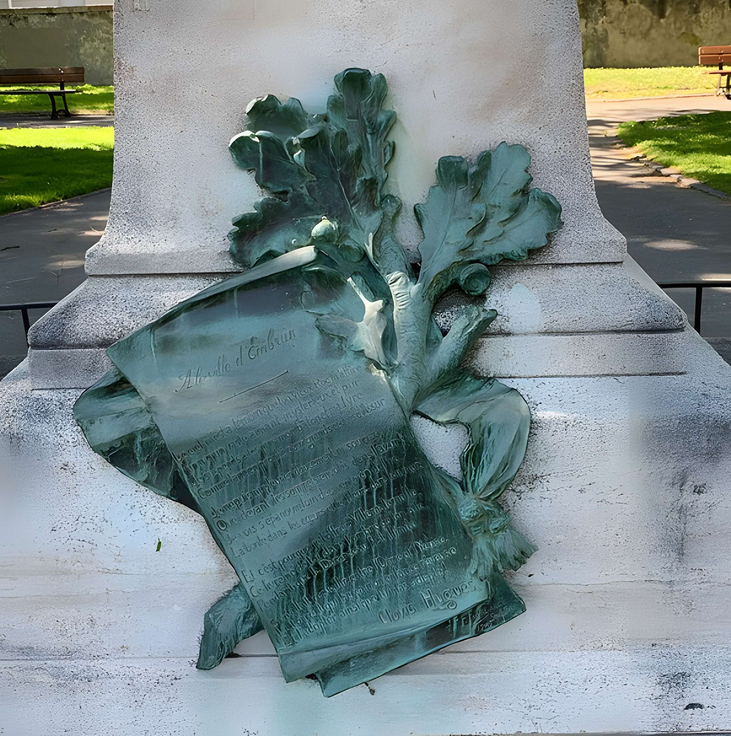 Monument à Clovis Hugues