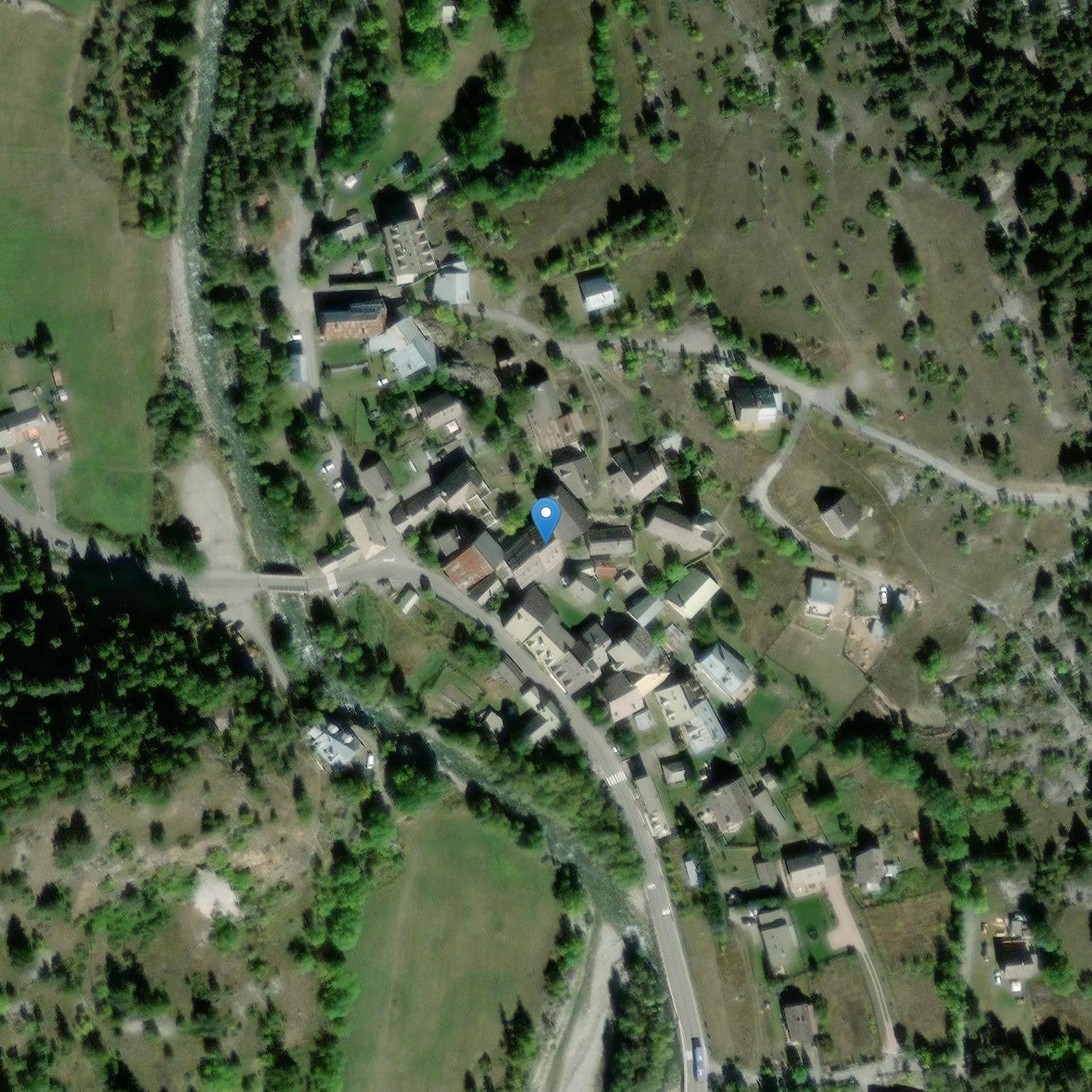 Photo de Gebäude, in Plampinet gelegen