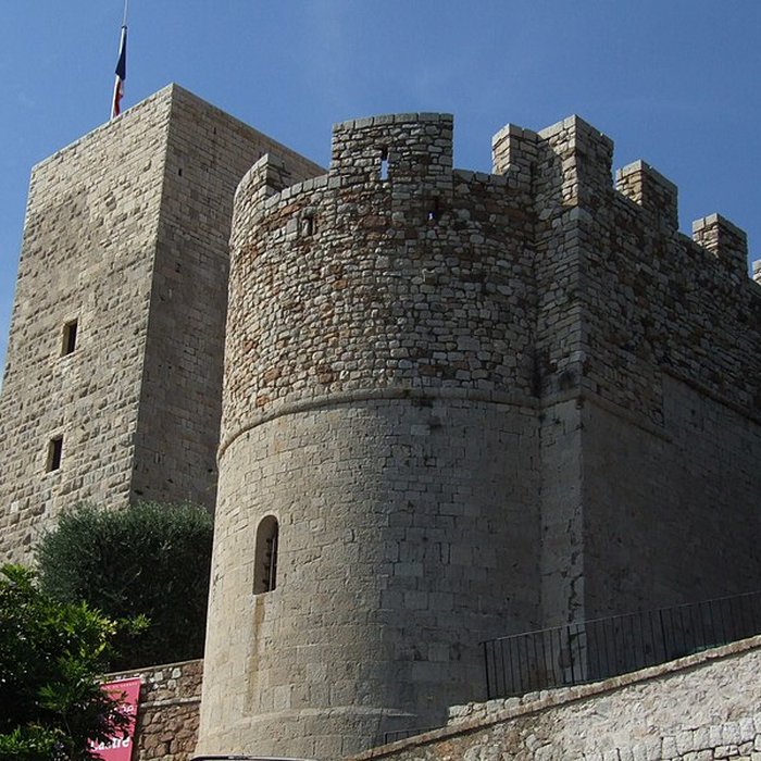 Photo de Tour du Suquet, chapelle Sainte-Anne et église Notre-Dame-de-lEspérance