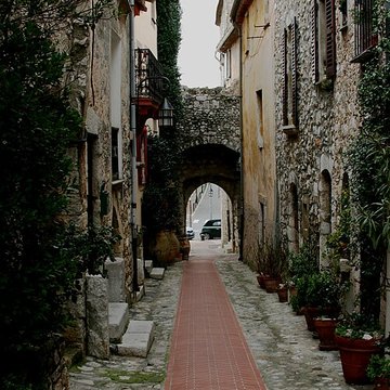 Enceinte du Moyen-âge restes de l