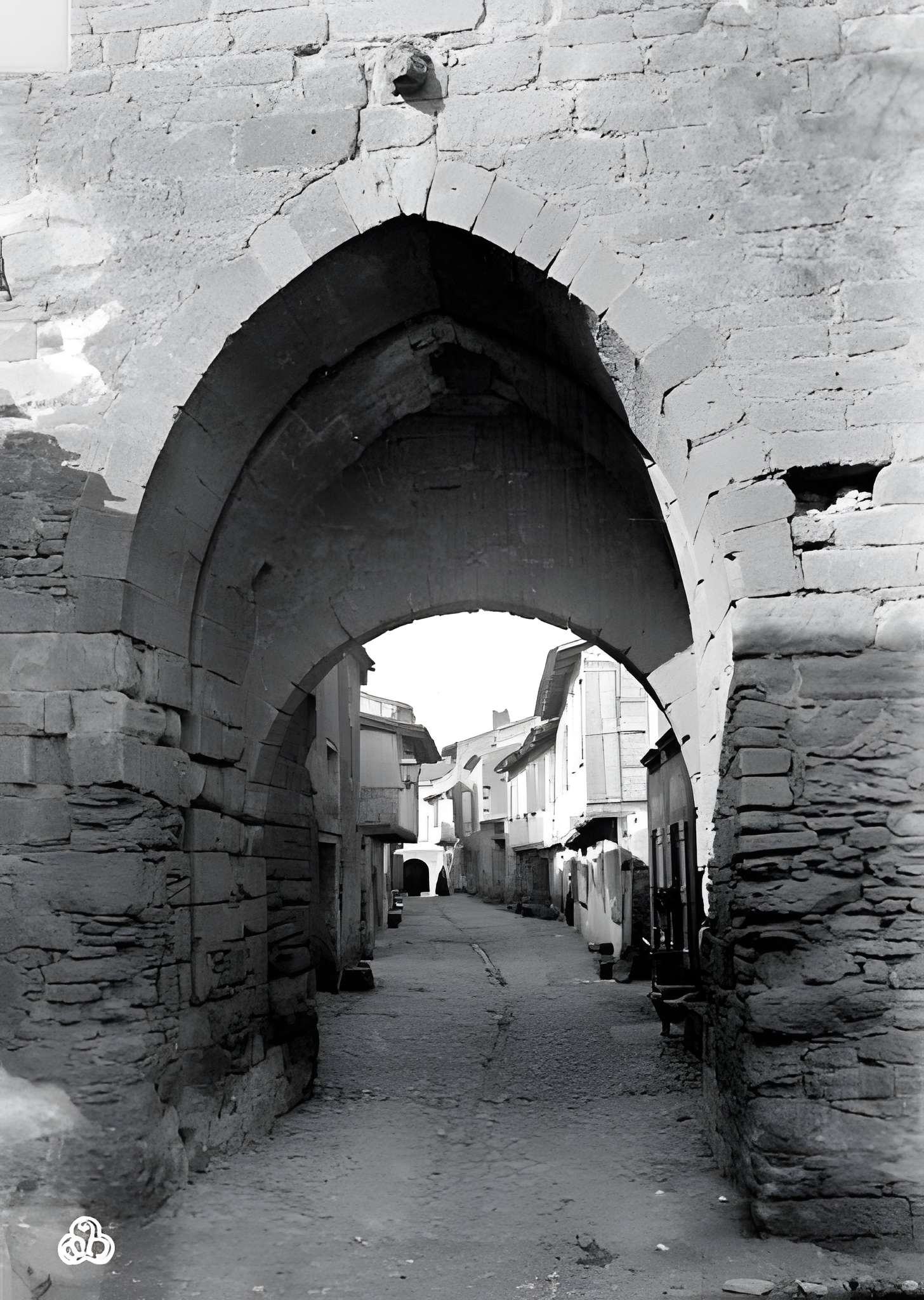 Enceinte du Moyen-âge (restes de l')