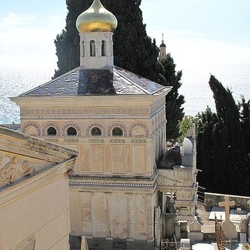 Chapelle dépositoire russe du cimetière du vieux château