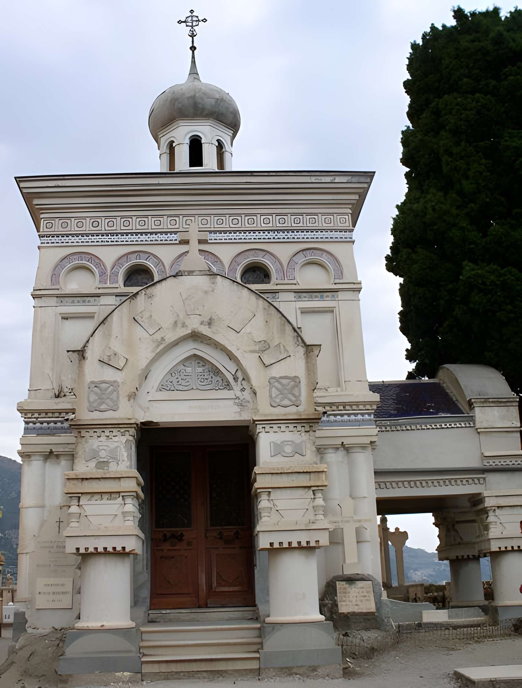 Chapelle dépositoire russe du cimetière du vieux château