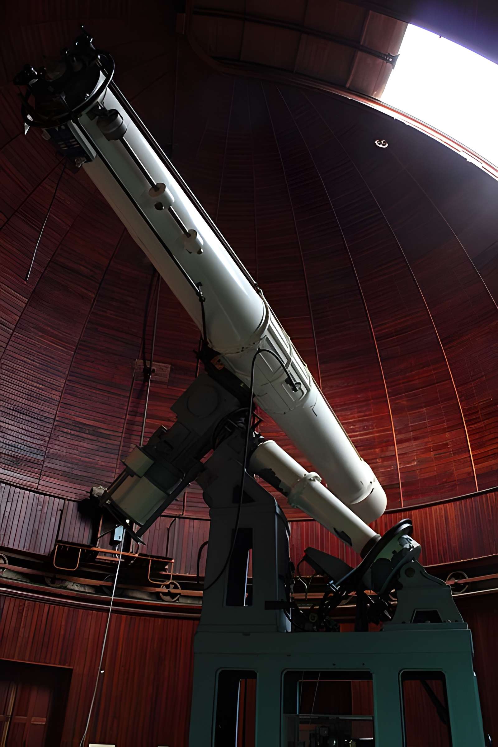 Observatoire d'astronomie du Montgros (également sur commune de La Trinité)