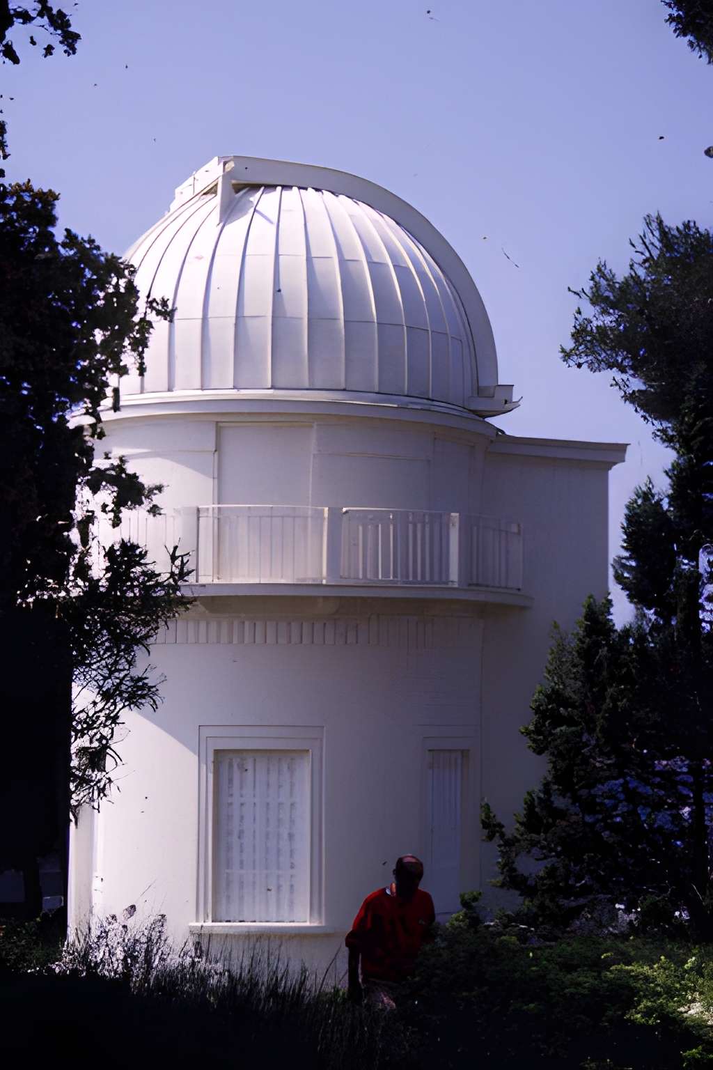 Observatoire d'astronomie du Montgros (également sur commune de La Trinité)