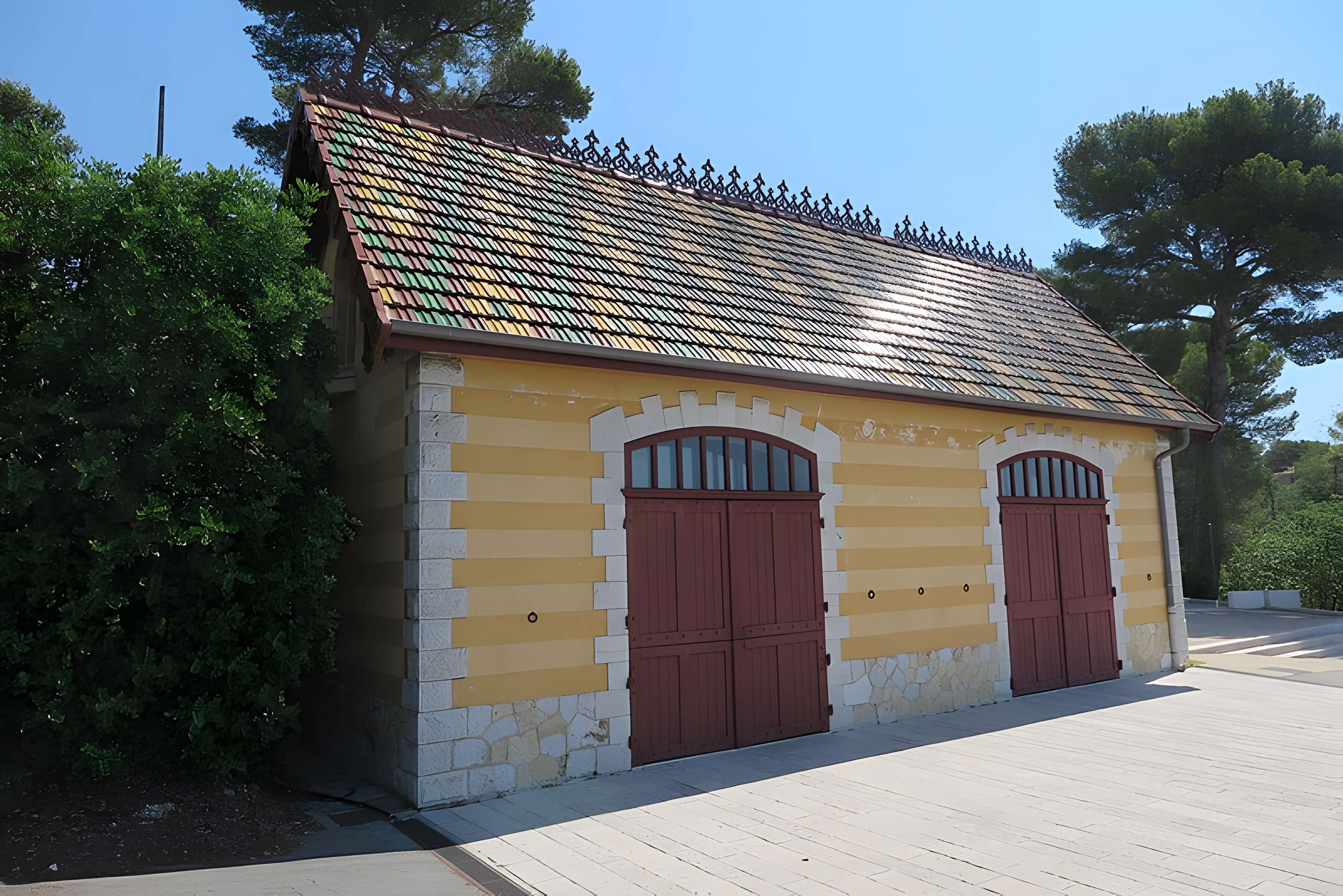 Observatoire d'astronomie du Montgros (également sur commune de La Trinité)