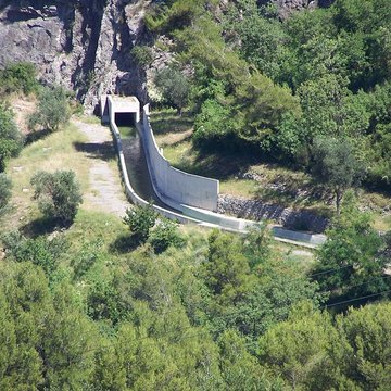 Prise deau de Saint-Jean-la-Rivière, ouvrage de tête du canal de la Vésubie