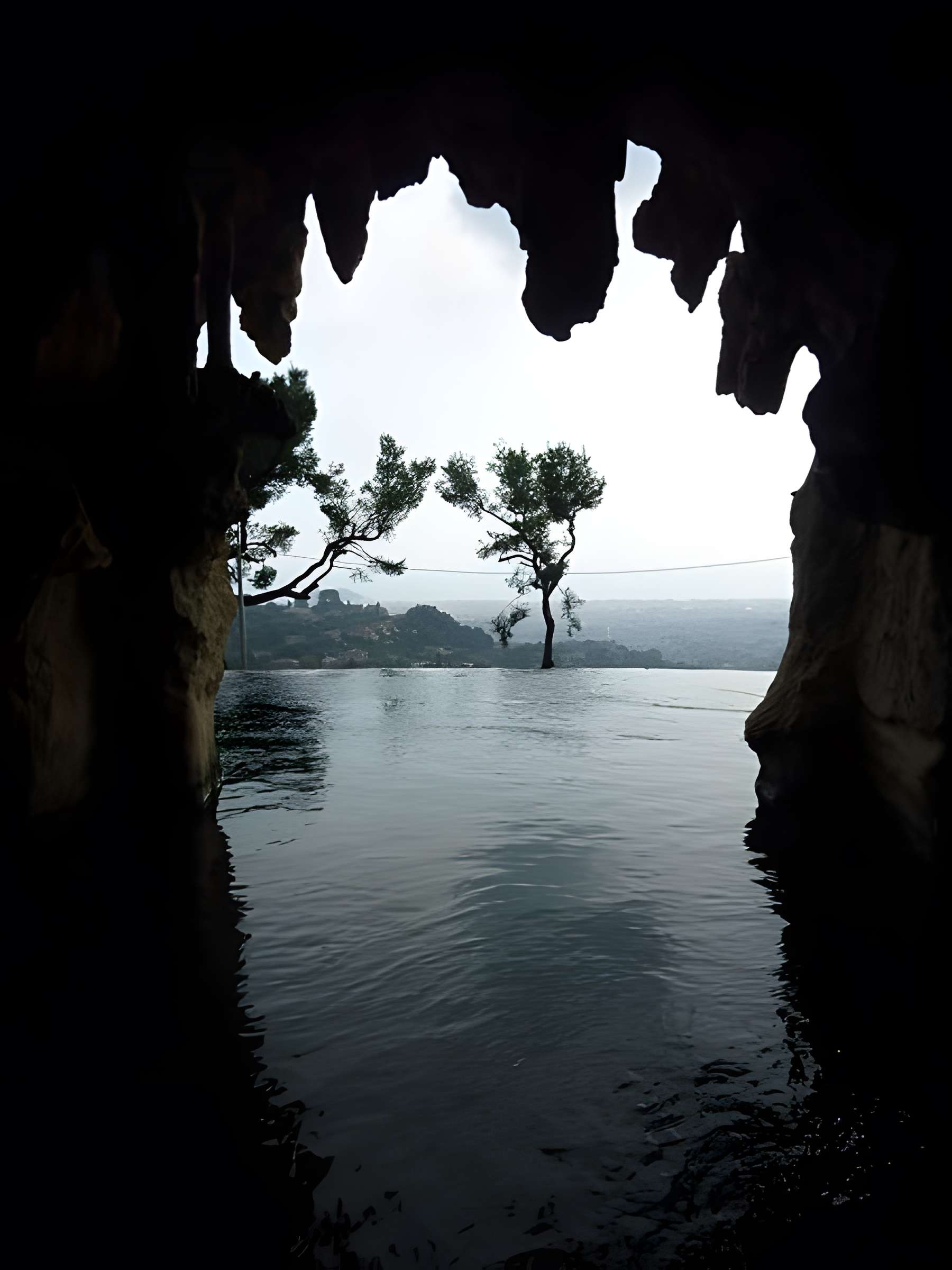Prise d'eau de Saint-Jean-la-Rivière, ouvrage de tête du canal de la Vésubie
